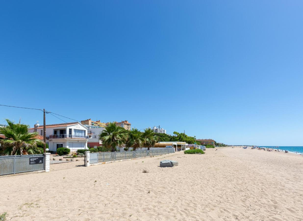 Malgrat De Mar Beachfront Village Esterno foto